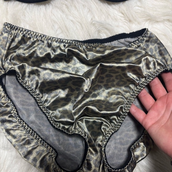 Vassarette Vintage Leopard Satin Bra and Panty Set Size 36B & 7 - Picture 4 of 8